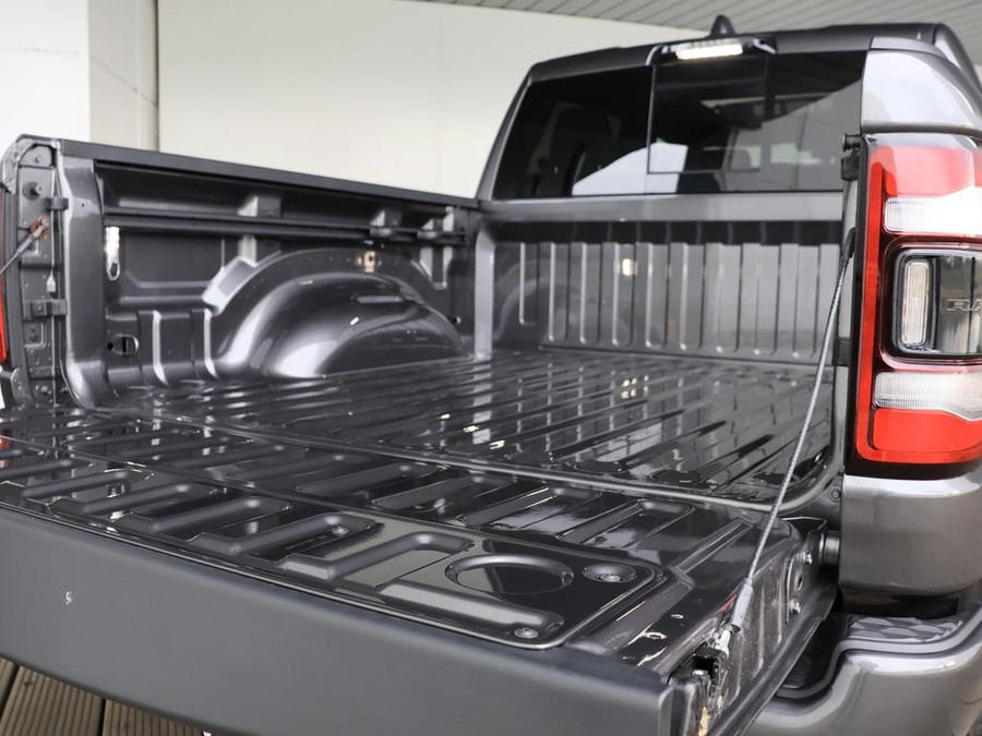 Dodge RAM 1500 5.7 V8 4x4 Crew Cab Dominator