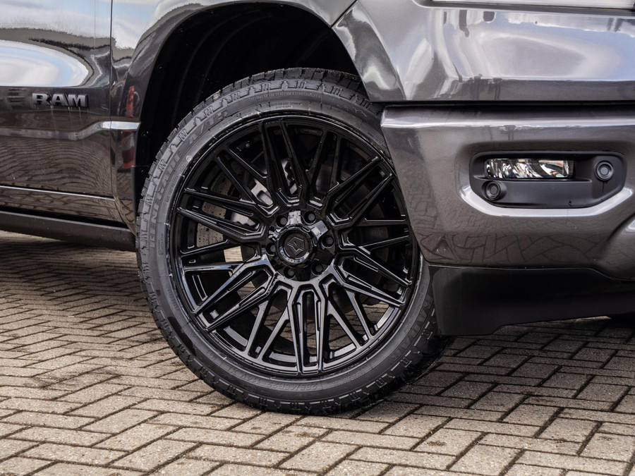 Dodge RAM 1500 5.7 V8 4x4 Crew Cab Dominator