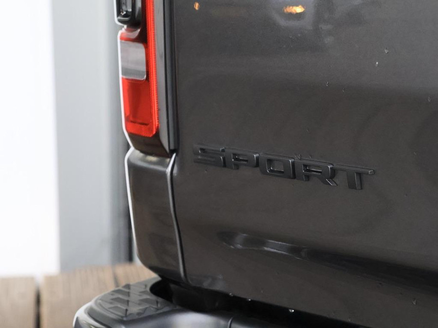 Dodge RAM 1500 5.7 V8 4x4 Crew Cab Dominator