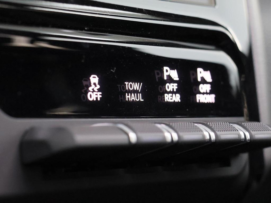 Dodge RAM 1500 5.7 V8 4x4 Crew Cab Dominator