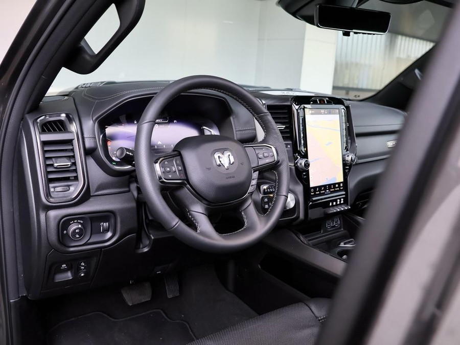 Dodge RAM 1500 5.7 V8 4x4 Crew Cab Dominator