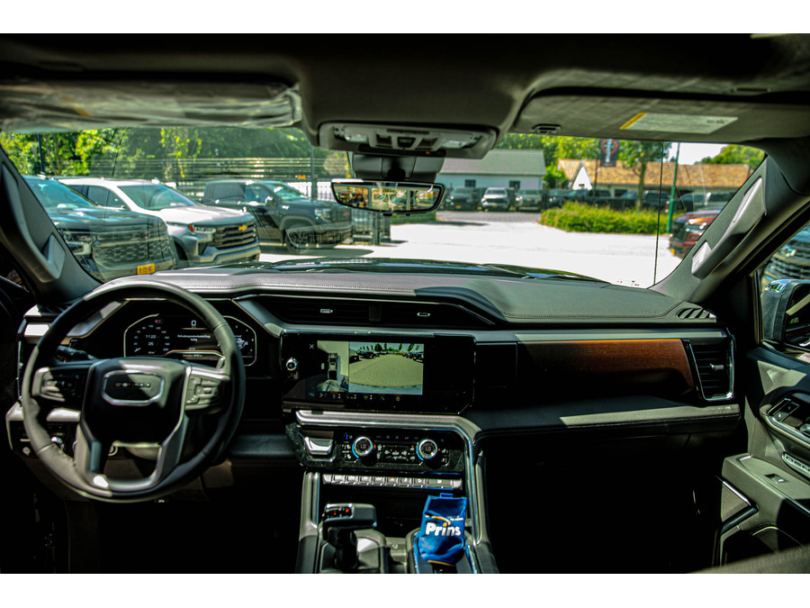 GMC Sierra Denali 6.2L V8