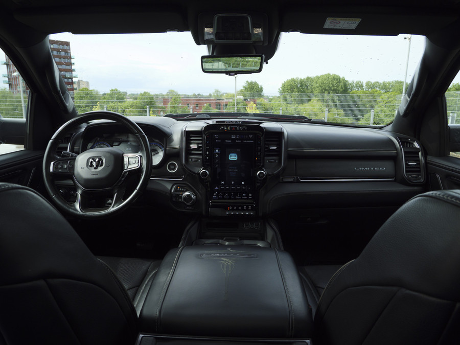 Dodge RAM 1500 | Limited | 5.7 V8 | 4x4 | Crew Cab |