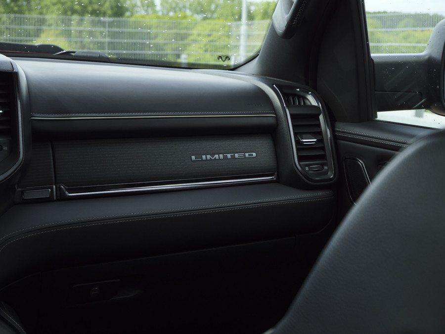 Dodge RAM 1500 | Limited | 5.7 V8 | 4x4 | Crew Cab |