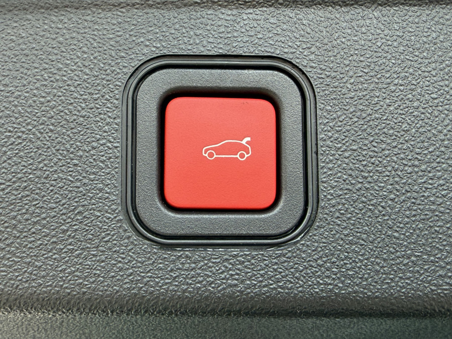 Jeep Avenger 1.2 e-Hybrid Altitude (Elektrische Klep - JBL - Keyless Entry - Adaptieve Cruise Controle - LED - Au