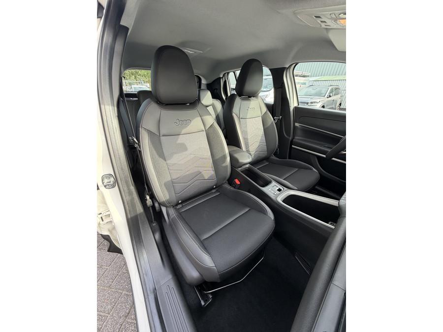 Jeep Avenger 1.2 e-Hybrid Altitude (Elektrische Klep - JBL - Keyless Entry - Adaptieve Cruise Controle - LED - Au
