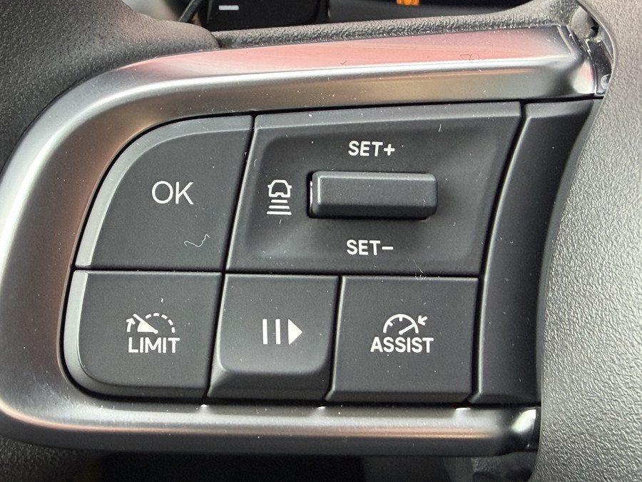 Jeep Avenger 1.2 e-Hybrid Altitude (Elektrische Klep - JBL - Keyless Entry - Adaptieve Cruise Controle - LED - Au