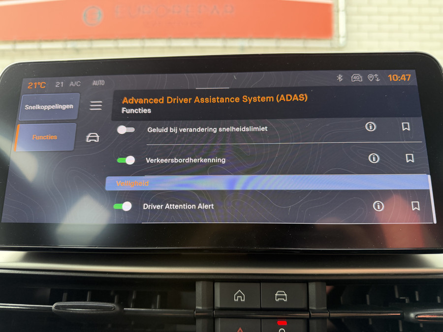 Jeep Avenger 1.2 e-Hybrid Altitude (Elektrische Klep - JBL - Keyless Entry - Adaptieve Cruise Controle - LED - Au