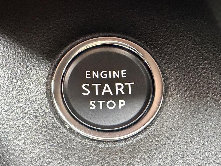 Jeep Avenger 1.2 e-Hybrid Altitude (Elektrische Klep - JBL - Keyless Entry - Adaptieve Cruise Controle - LED - Au