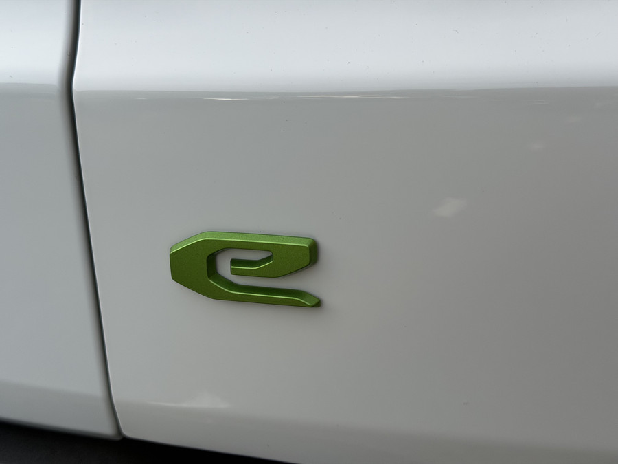 Jeep Avenger 1.2 e-Hybrid Altitude (Elektrische Klep - JBL - Keyless Entry - Adaptieve Cruise Controle - LED - Au