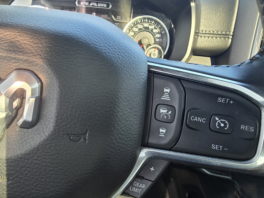 Dodge RAM 1500 5.7 V8 4x4 Crew Cab Laramie