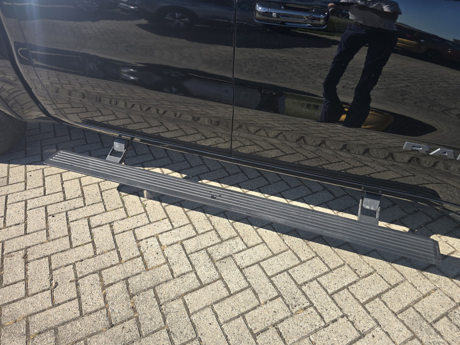 Dodge RAM 1500 5.7 V8 4x4 Crew Cab Laramie