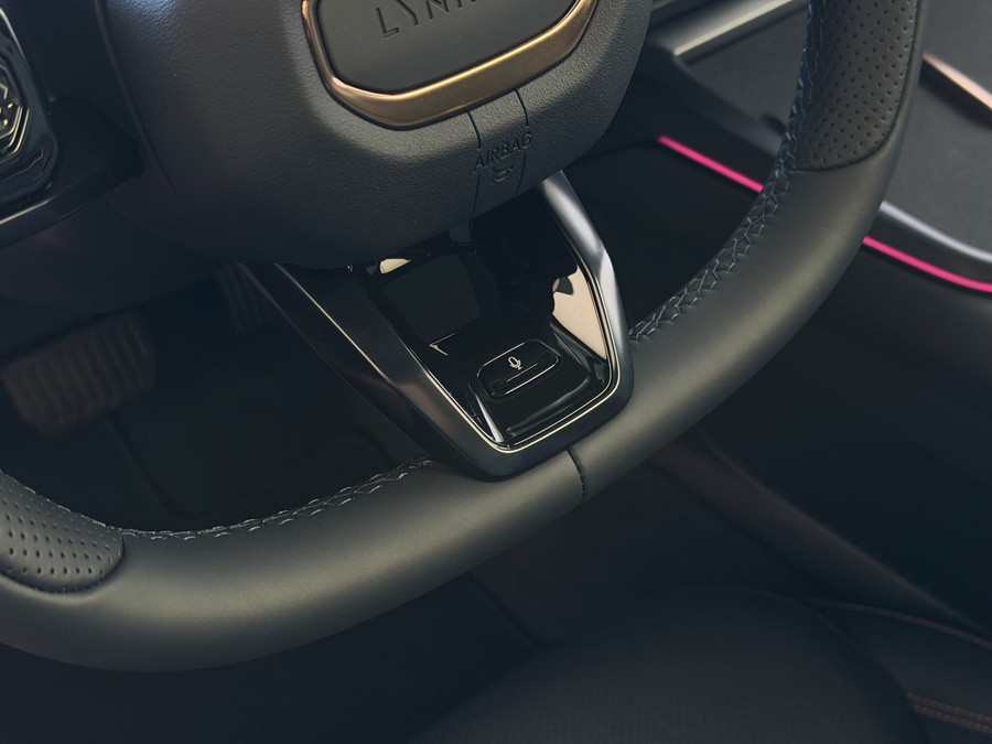 Lynk & Co 08 2026 345PK MORE HYBRIDE MASSAGE STOEL VERW/VENTILATIE PANO MATRIX LED HARMAN KARDON NIEUWE AUTO 360°