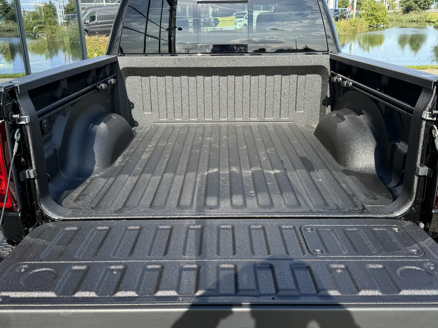 Dodge RAM 1500 Laramie Night Premium Hurricane