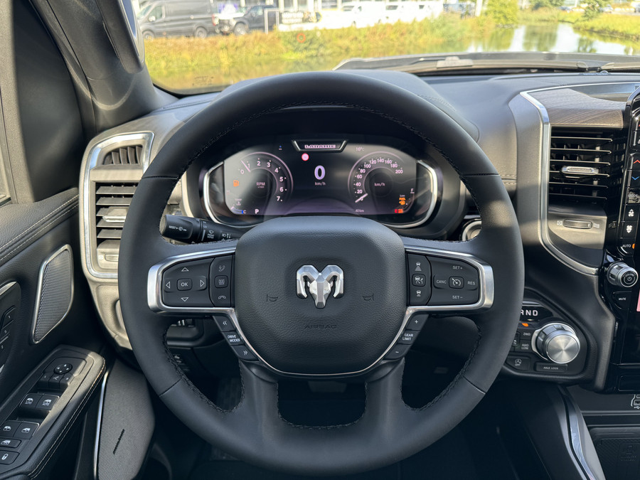 Dodge RAM 1500 Laramie Night Premium Hurricane