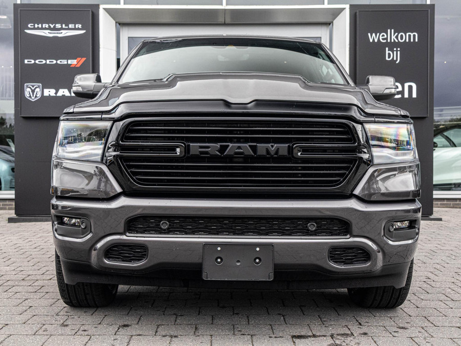 Dodge RAM 1500 5.7 V8 4x4 Crew Cab Night Edition