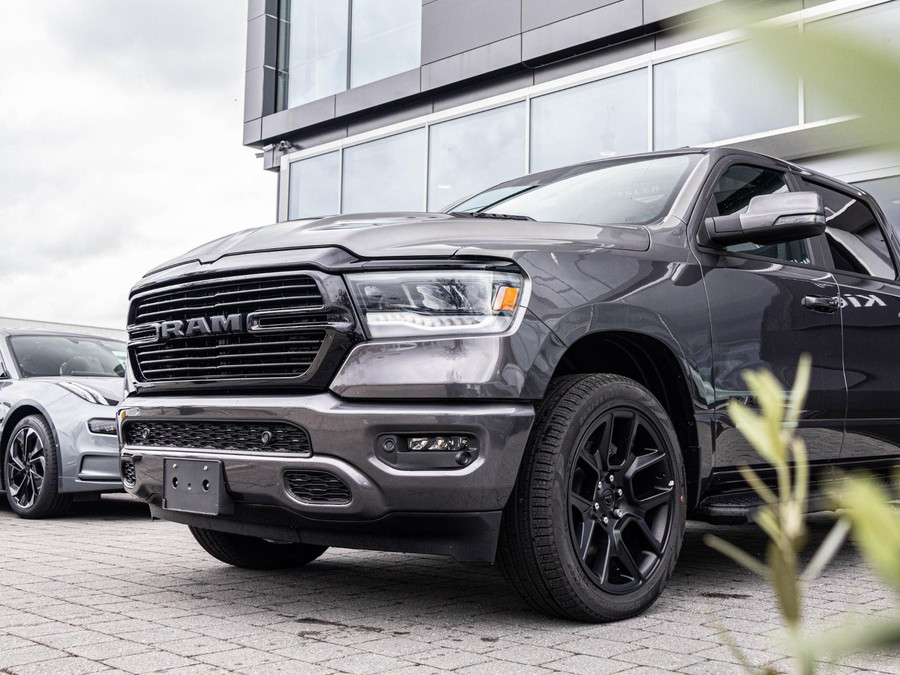 Dodge RAM 1500 5.7 V8 4x4 Crew Cab Night Edition