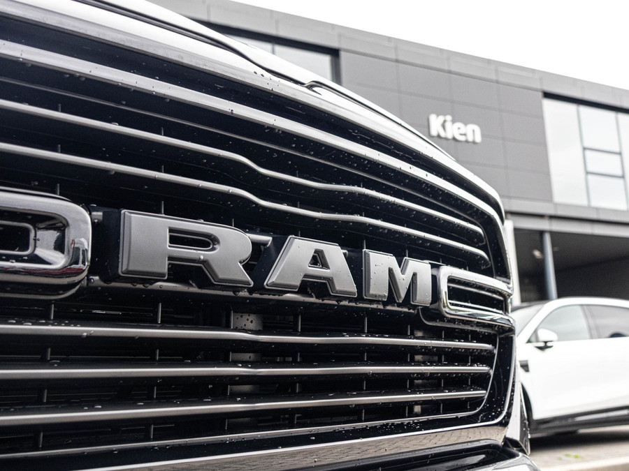 Dodge RAM 1500 5.7 V8 4x4 Crew Cab Night Edition