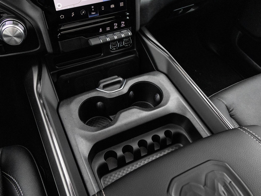 Dodge RAM 1500 5.7 V8 4x4 Crew Cab Night Edition