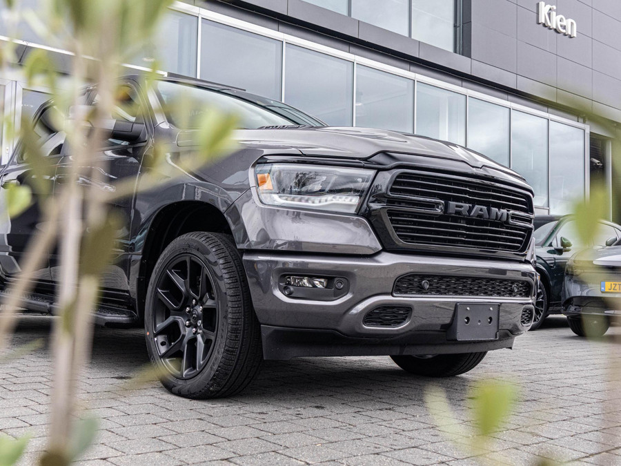 Dodge RAM 1500 5.7 V8 4x4 Crew Cab Night Edition