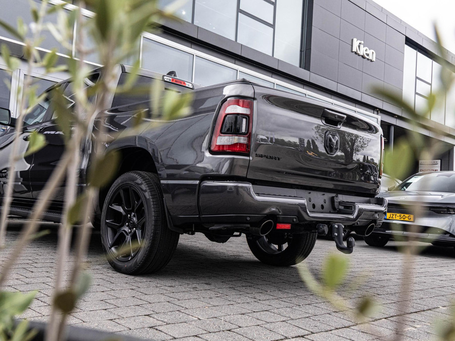 Dodge RAM 1500 5.7 V8 4x4 Crew Cab Night Edition