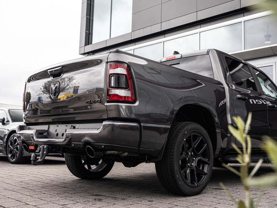 Dodge RAM 1500 5.7 V8 4x4 Crew Cab Night Edition