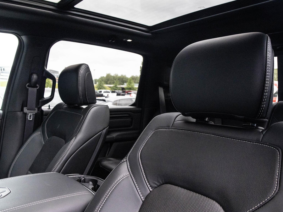 Dodge RAM 1500 5.7 V8 4x4 Crew Cab Night Edition