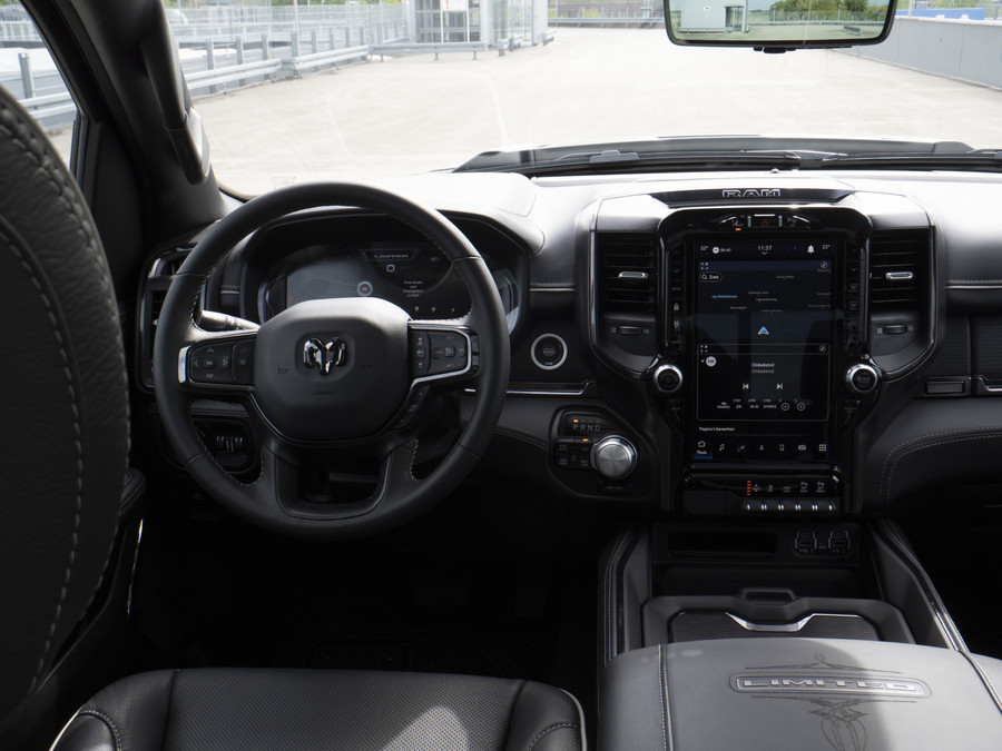 RAM 1500 Limited | 5.7 V8 | 4x4 | Crew Cab |