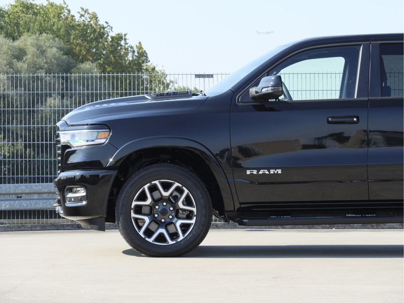 Dodge Ram 1500 | Laramie | Sport | Crew Cab | 4X4 |