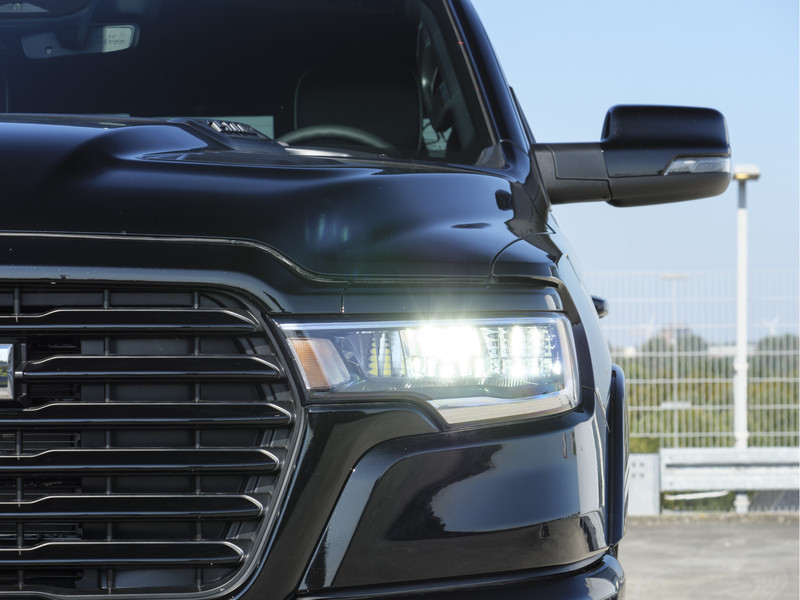 Dodge Ram 1500 | Laramie | Sport | Crew Cab | 4X4 |