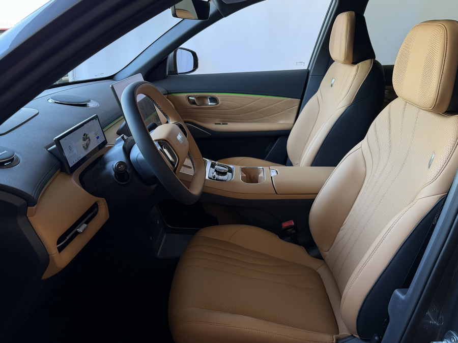 Geely Starray EM-i MAX+ PHEV LONG RANGE 09/2026 BRUIN LEER | 29,8 kWh ACCU | 136 KM WLTP | PANORAMADAK | STOELVERWARMIN