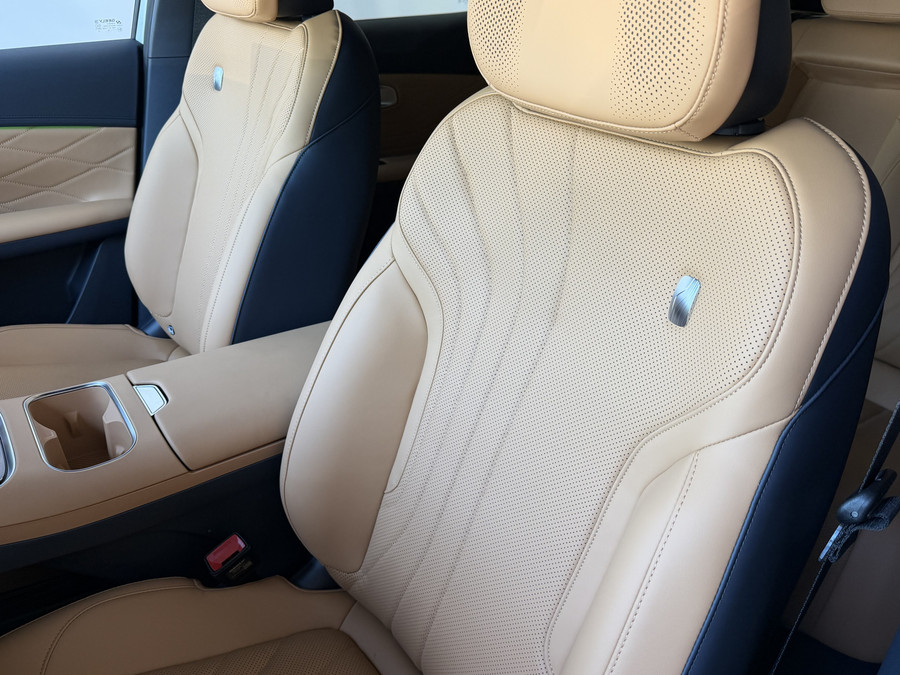 Geely Starray EM-i MAX+ PHEV LONG RANGE 09/2026 BRUIN LEER | 29,8 kWh ACCU | 136 KM WLTP | PANORAMADAK | STOELVERWARMIN