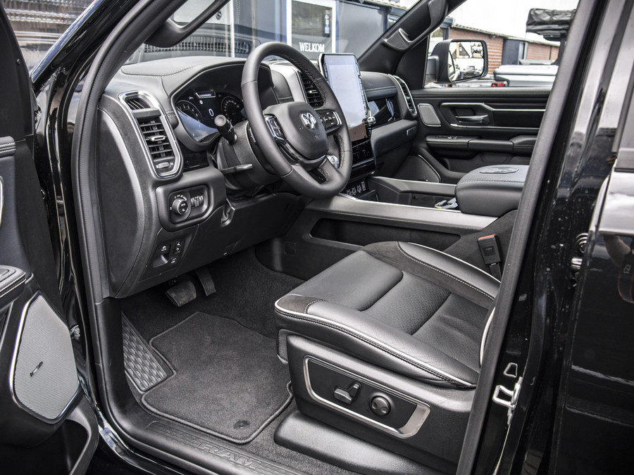 Dodge Dodge Ram Laramie Night Edition | 5.7L V8 Hemi | Full Option