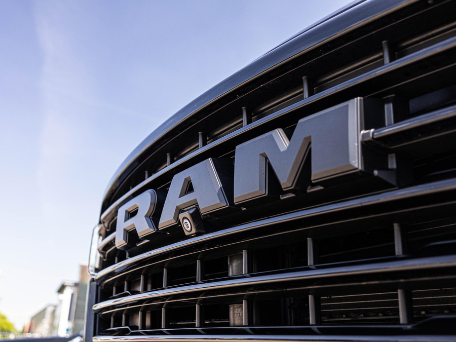 Dodge RAM 1500 3.0 Hurricane Crew Cab Laramie Night Premium