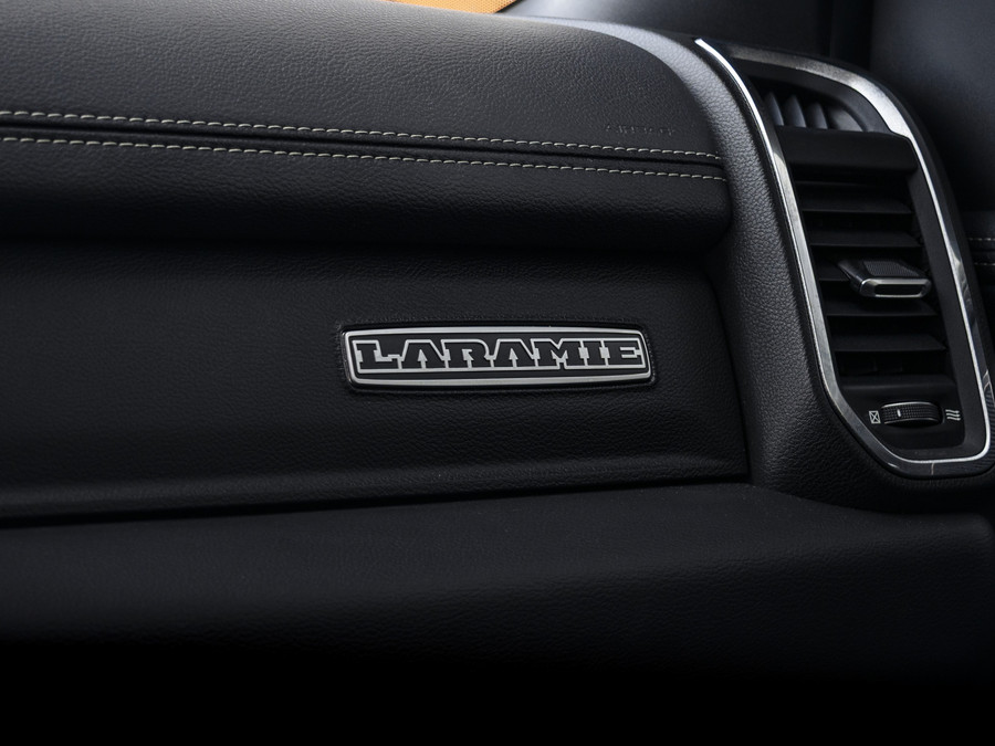 Dodge RAM 1500 5.7 V8 4x4 Crew Cab Laramie