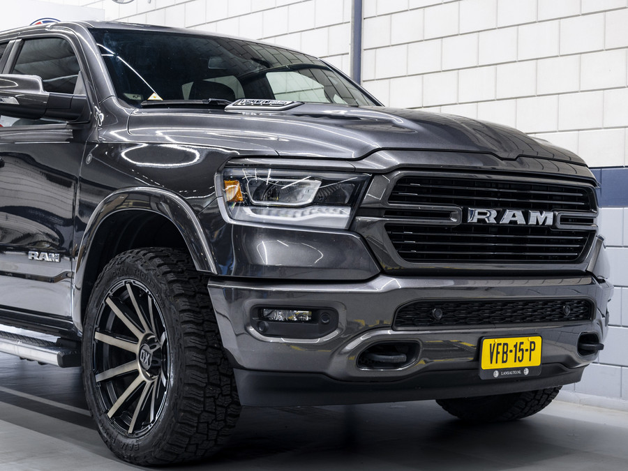 Dodge RAM 1500 5.7 V8 4x4 Crew Cab Laramie