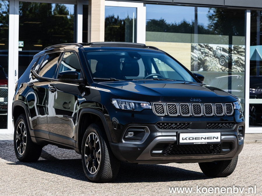 Jeep Compass 4XE 240 PHEV 240PK Trailhawk/ Panodak/ Leer/ Apple Carplay/