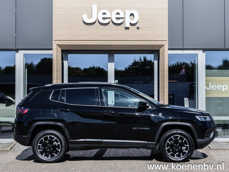 Jeep Compass 4XE 240 PHEV 240PK Trailhawk/ Panodak/ Leer/ Apple Carplay/