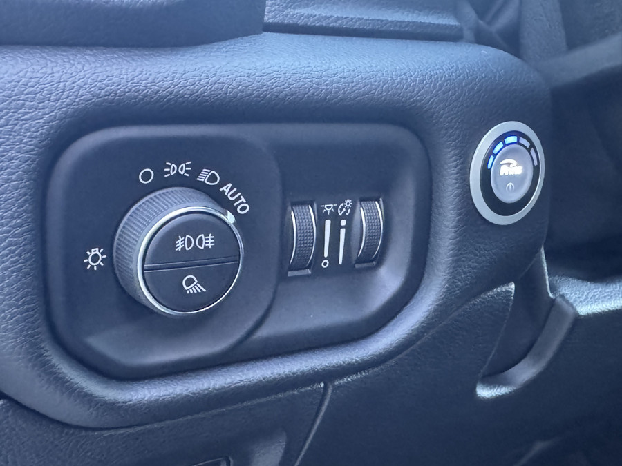 Dodge Ram 1500 Laramie Sport