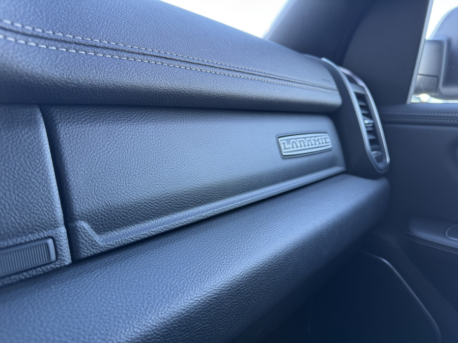 Dodge Ram 1500 Laramie Sport