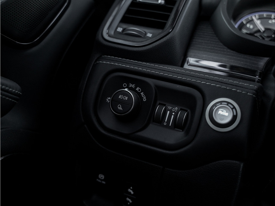 Dodge RAM 1500 5.7 V8 4x4 Crew Cab Limited