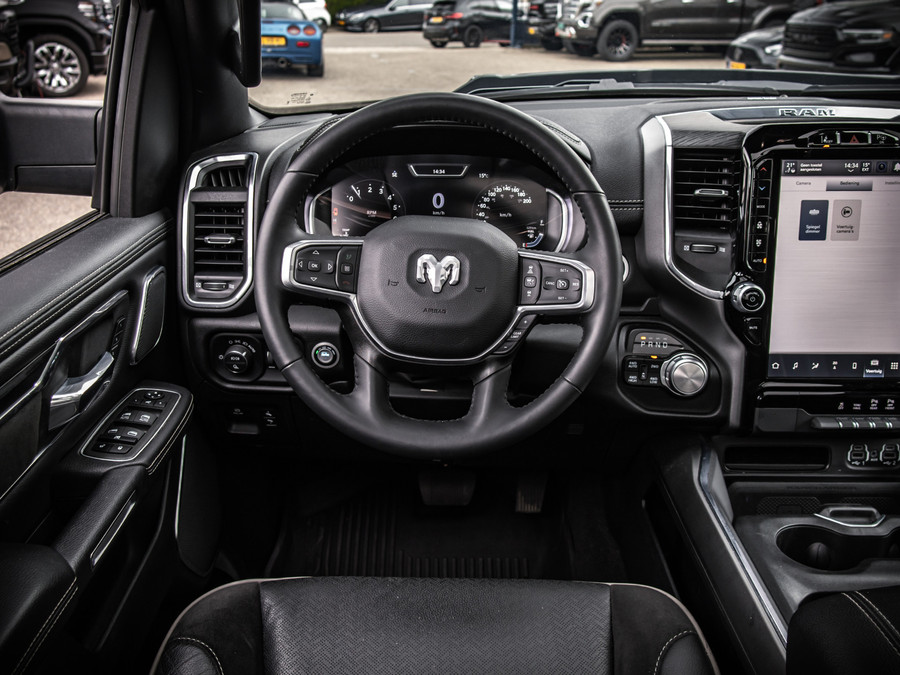 Dodge Ram 1500 Laramie Night Edition