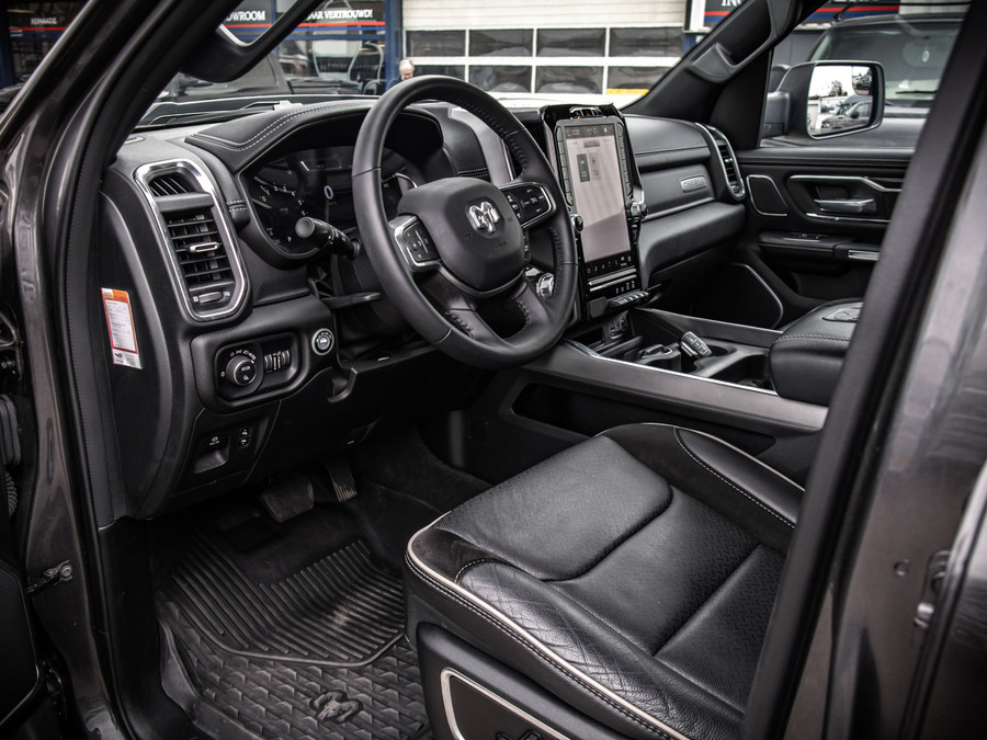 Dodge Ram 1500 Laramie Night Edition