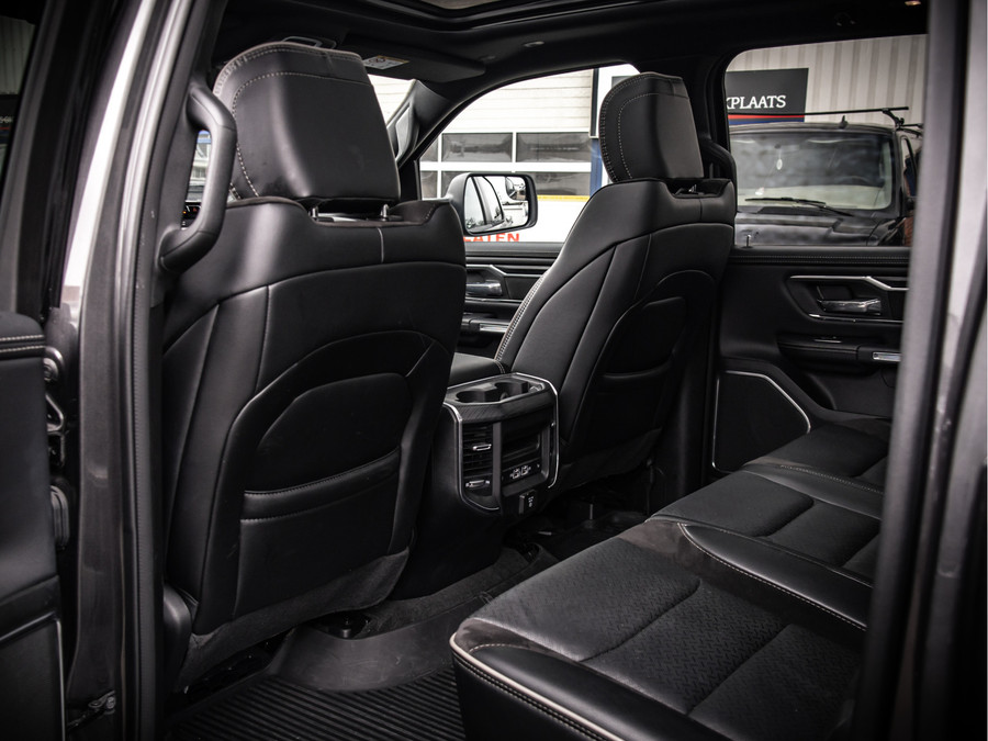 Dodge Ram 1500 Laramie Night Edition