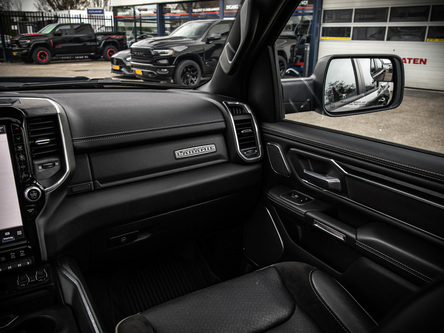 Dodge Ram 1500 Laramie Night Edition