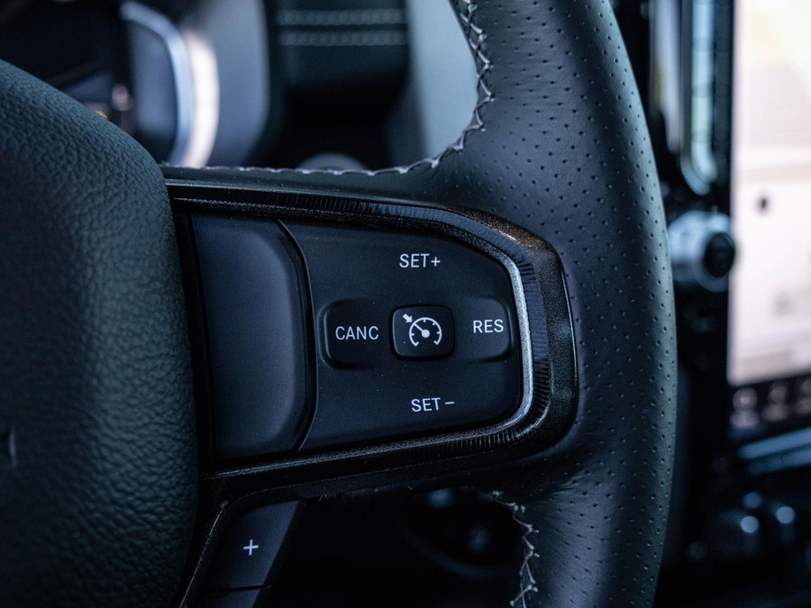 Dodge RAM 1500 5.7 V8 4x4 Crew Cab Sport Night edition