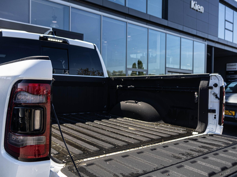 Dodge RAM 1500 5.7 V8 4x4 Crew Cab Sport Night edition