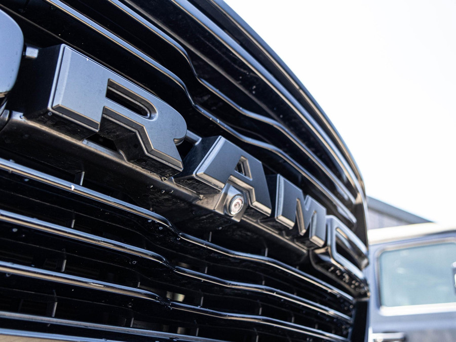 Dodge RAM 1500 5.7 V8 4x4 Crew Cab Sport Night edition
