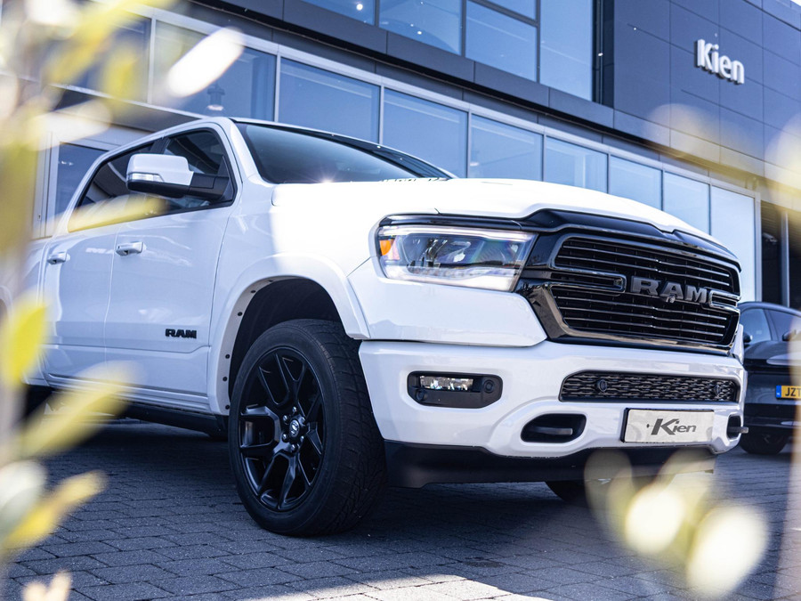 Dodge RAM 1500 5.7 V8 4x4 Crew Cab Sport Night edition