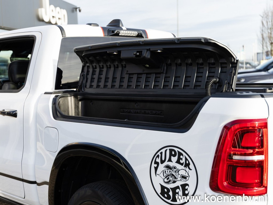 Dodge Ram Pickup Limited Night MY25 540pk Multi Function Tailgate LPG Retrax SUPERAKTIE!!